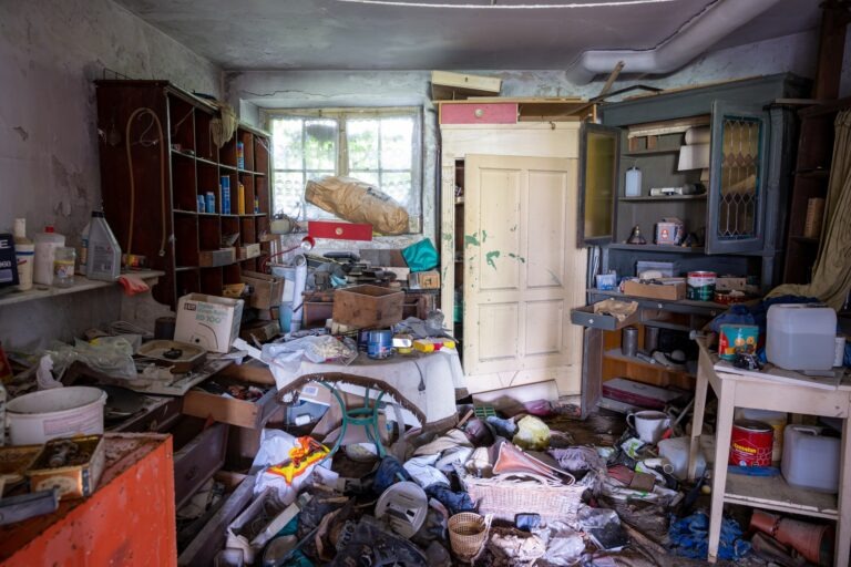 Krisen und Armut führen zur Verwahrlosung in Häusern und Wohnungen